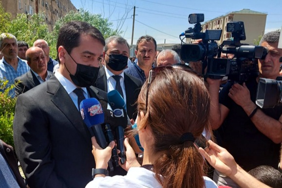 Hikmət Hacıyev: Ermənistan məqsədyönlü şəkildə Azərbaycanın mülki insanlarını hədəf alan siyasət yeridir
